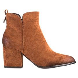 Suede high-heeled boots from VINCEZA brown