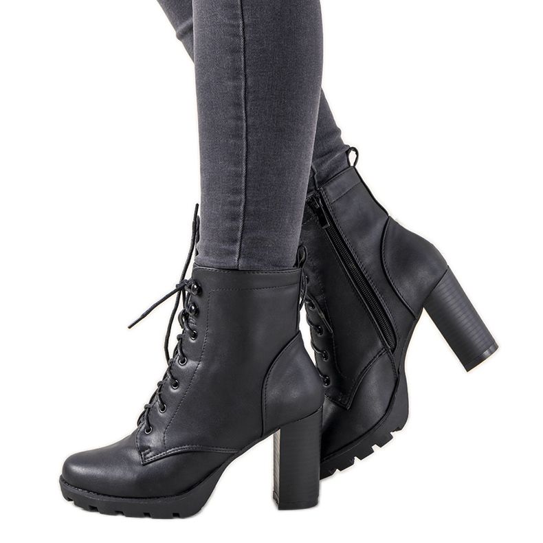 Black women's ankle boots with a binding on the Najera post