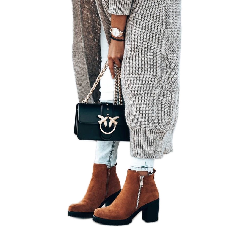 Camel boots on the Tiny post brown