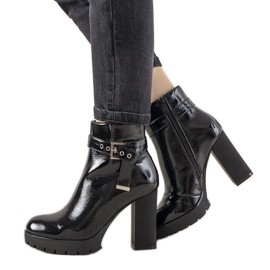 Black ankle boots lacquered on the Blanc post Black ankle boots lacquered on the Blanc post