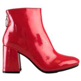Lucky Shoes Lacquered boots on the post