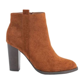 Brown ankle boots on the Pinata post