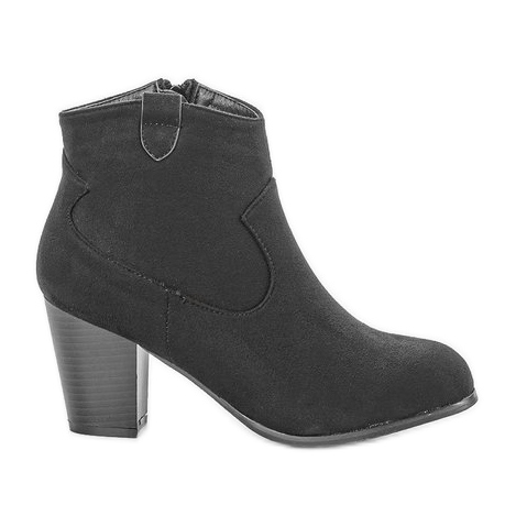 Black ankle boots on the Katia post