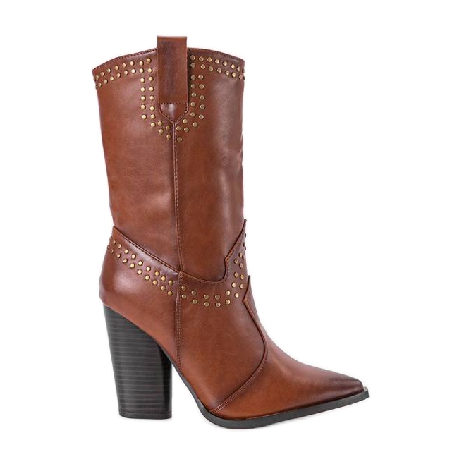 Brown cowboy boots with a decorated Bora upper