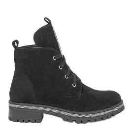 Decorated black boots by Winny