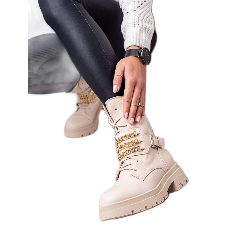 Seastar Workers With A Chain beige