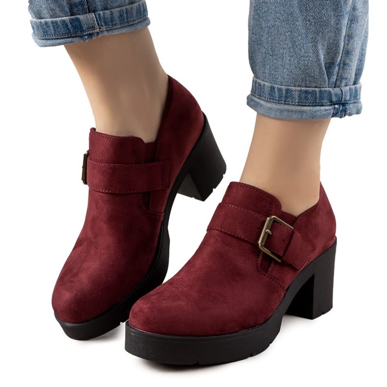 Maroon brogues on the post of Leonie red