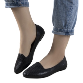 Black ballerinas in Aupra's crocodile skin pattern