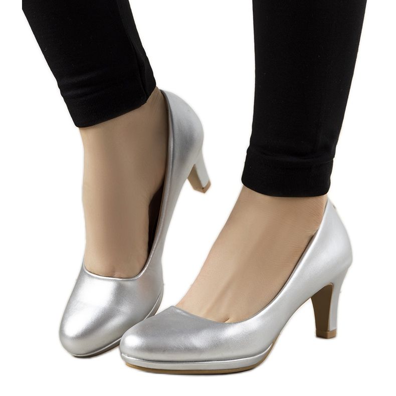 Silver pumps on a Fink eco-leather heel