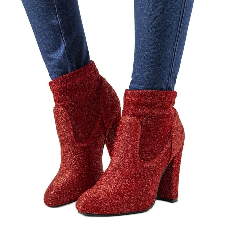 BM Red shiny ankle boots on the Birgit post