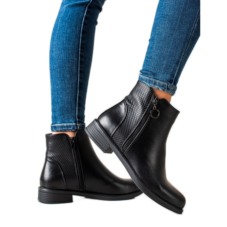 TRENDI Fashionable Black Boots