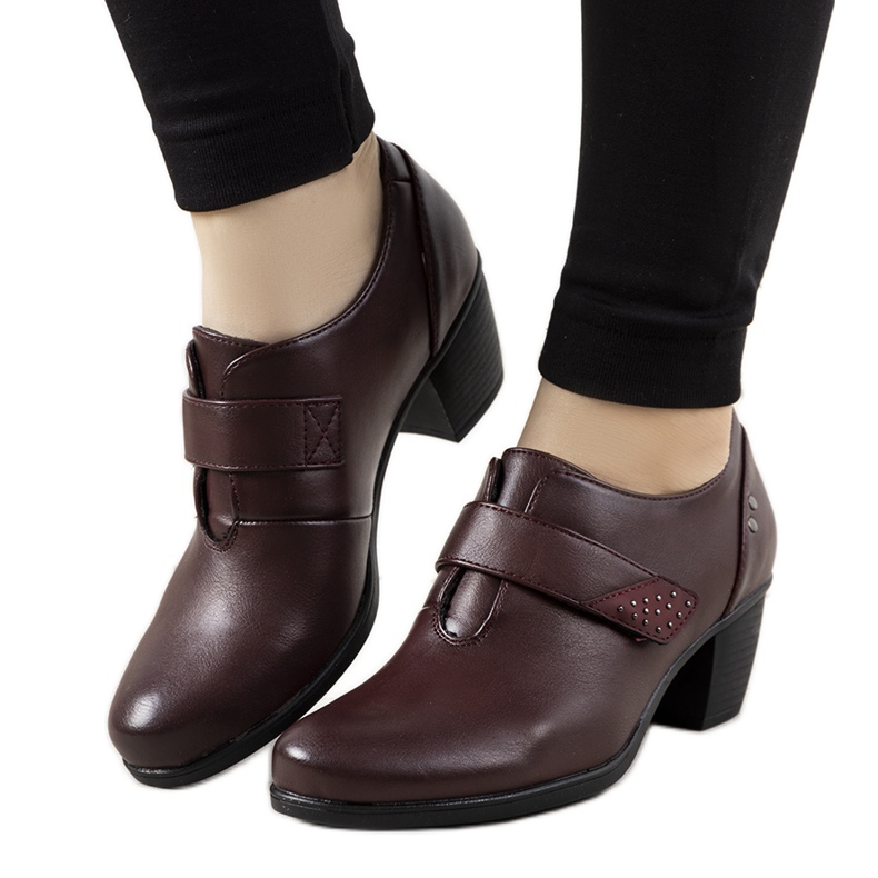 Maroon brogues on the Biermann post red multicolored