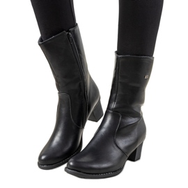 Black classic boots on the Preciado post