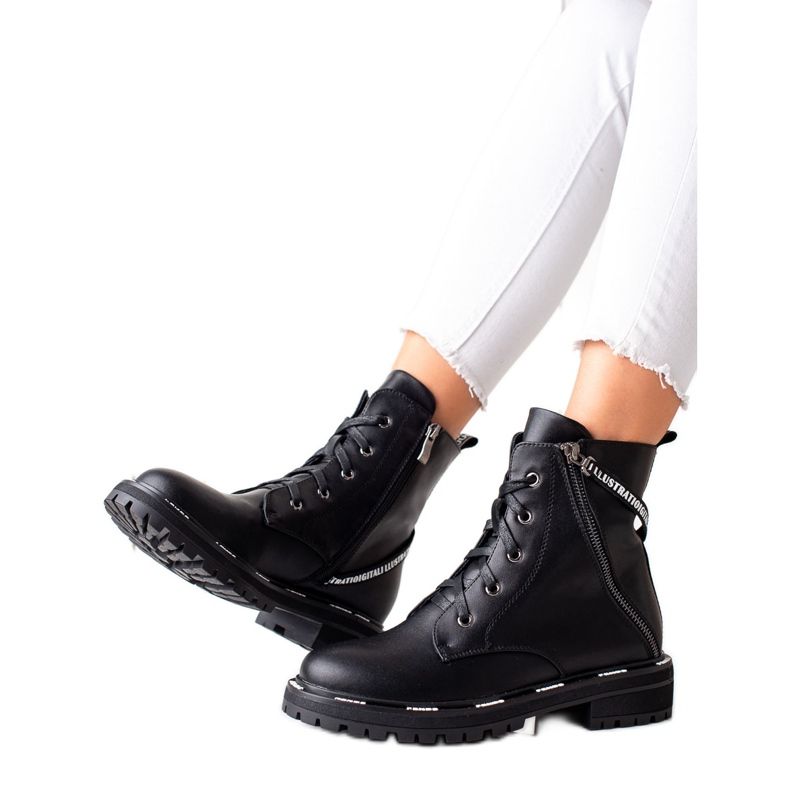 Lace-up boots in leather from ARTIKER black