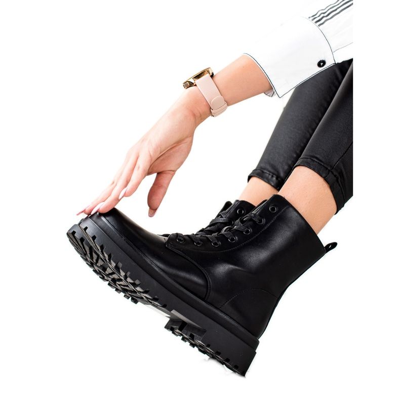 Bestelle Classic Black Trappers Boots