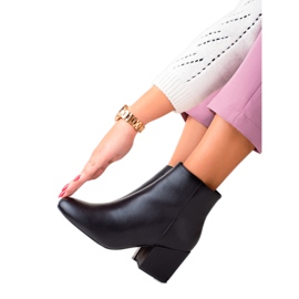Renda Casual boots on a wide post black Renda Casual boots on a wide post black