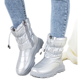 Silver snow boots with Houle cuffs Silver snow boots with Houle cuffs