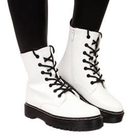 Warm lacquered boots Vinceza W JAN55B white
