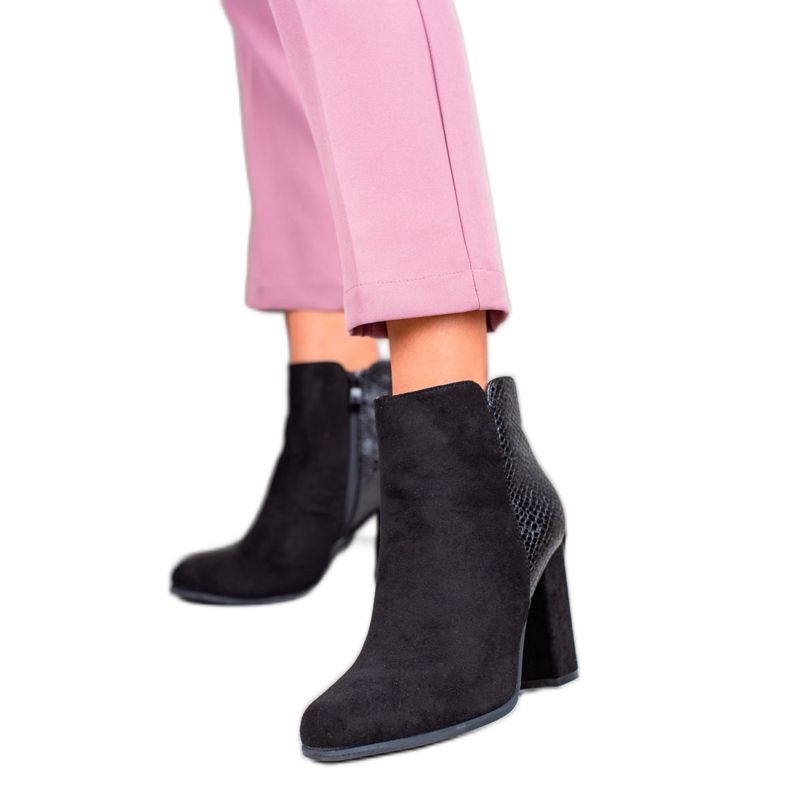 Janessa Stylish suede boots black
