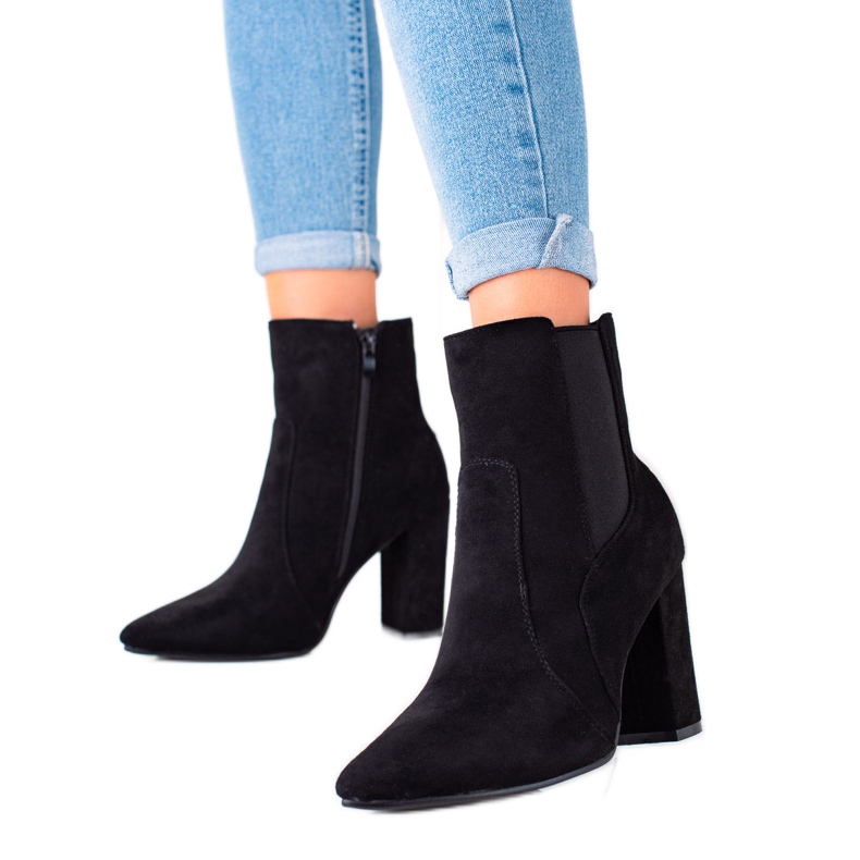 Marquiz Black Stylish Boots On A Post