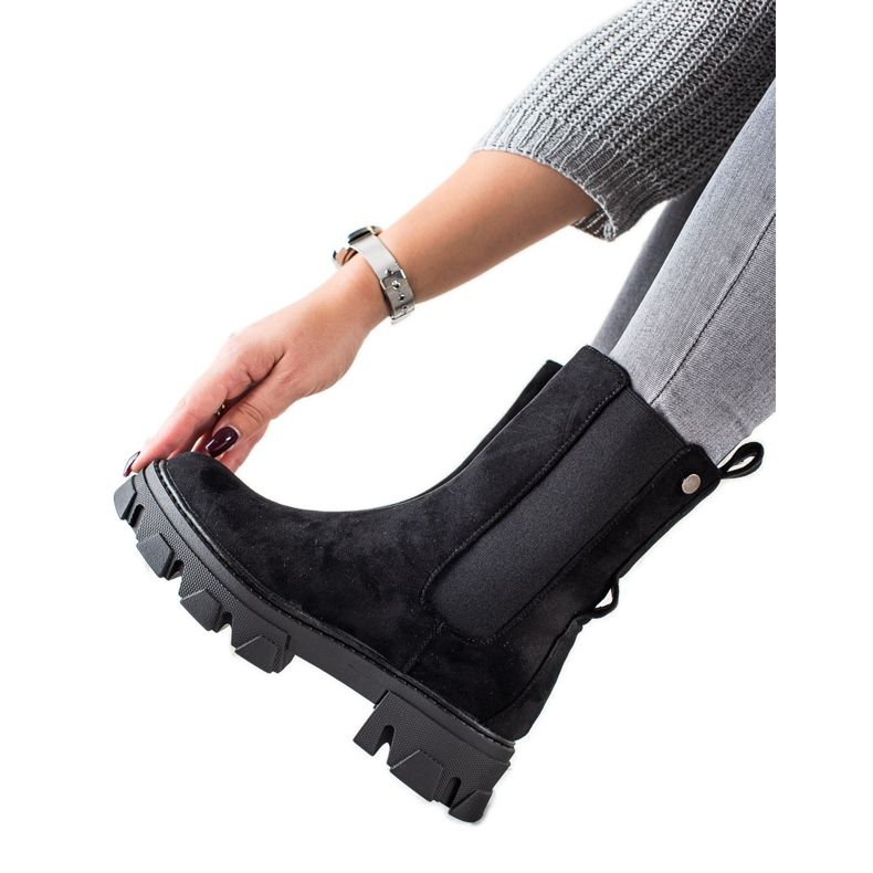 Sweet Shoes Fashionable Black Boots On The Platform Sweet Shoes Fashionable Black Boots On The Platform