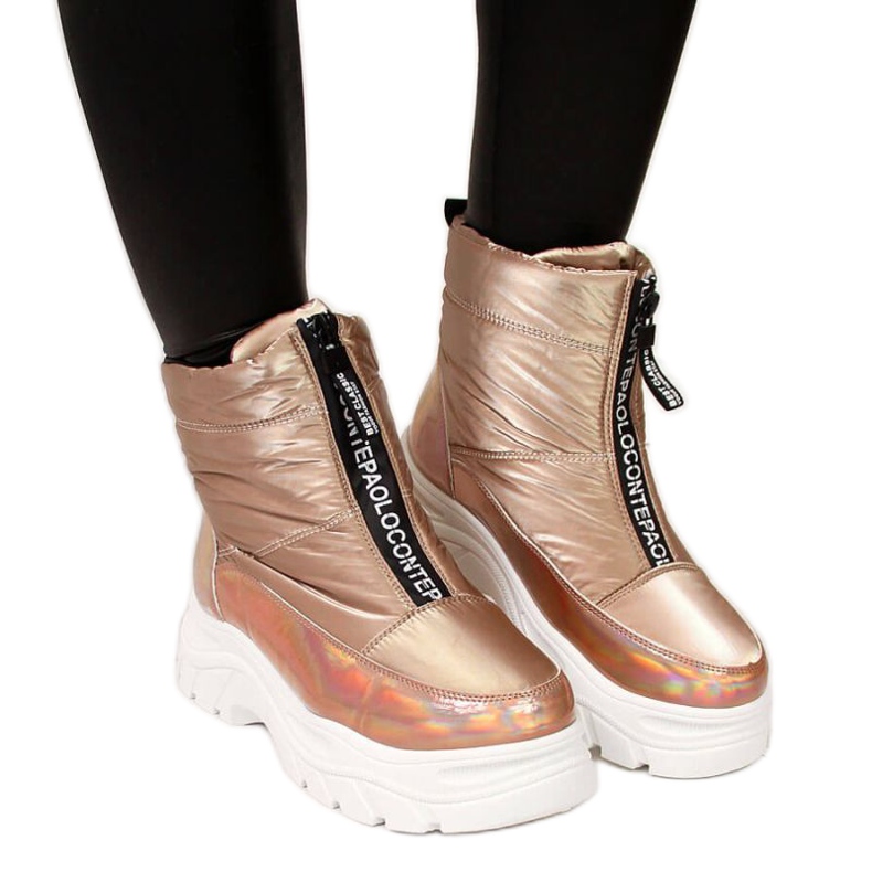 Snow boots on the Vinceza W JAN46C holo platform golden