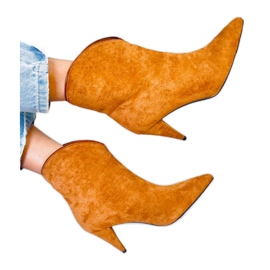 Boots on a Fibi Camel heel brown Boots on a Fibi Camel heel brown