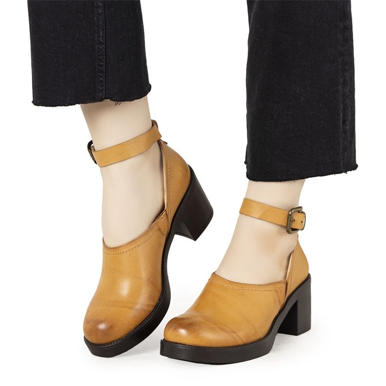 Camel shoes on the Christiane post brown
