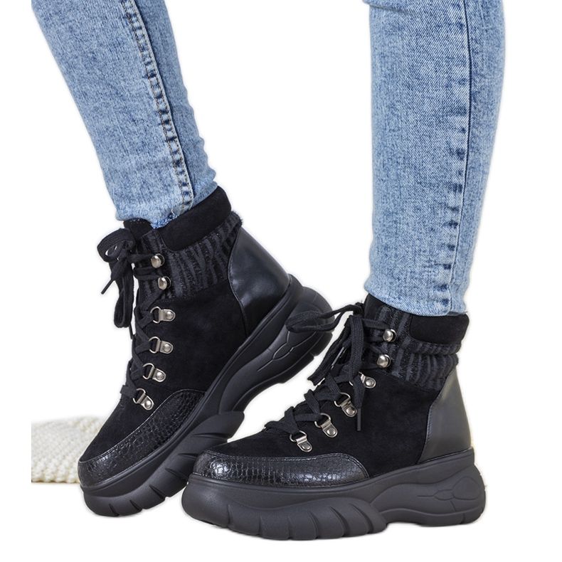 Black winter sneakers with the Miron animal theme Black winter sneakers with the Miron animal theme