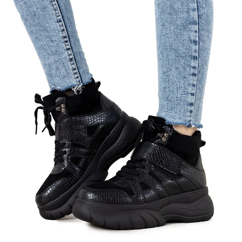 Black winter sneakers with the Ninette animal theme