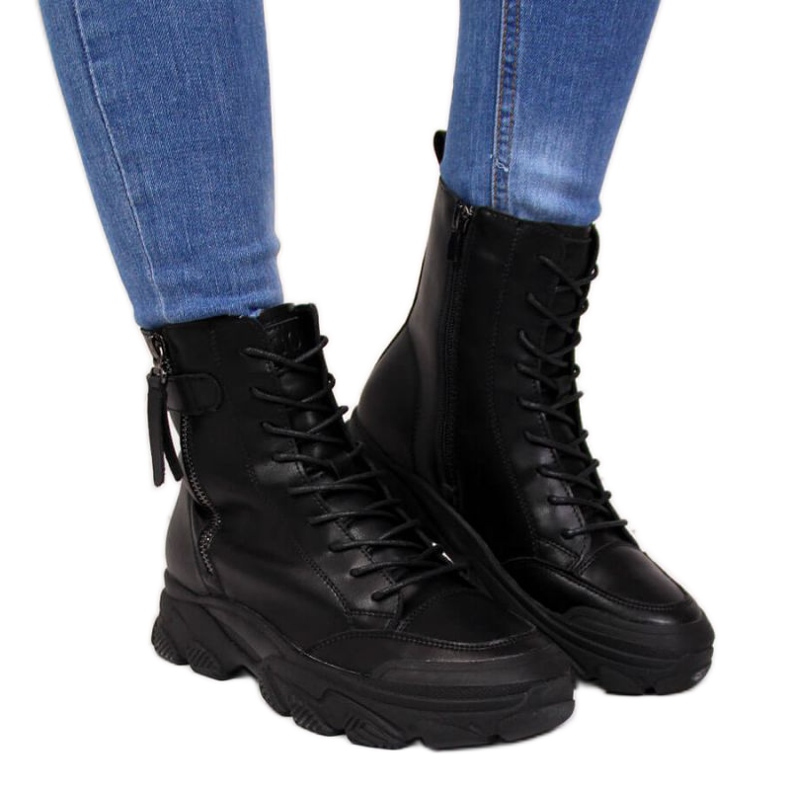 Leather boots on the Goe W II2N4031 platform black
