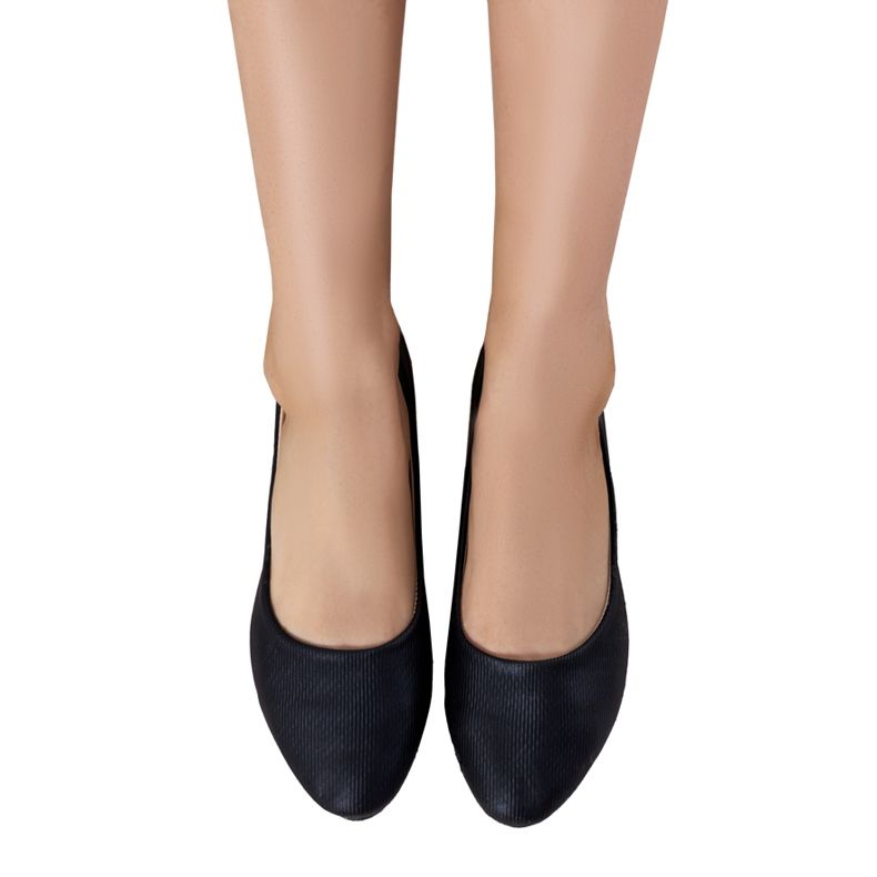 Black eco-suede ballerinas from Silma
