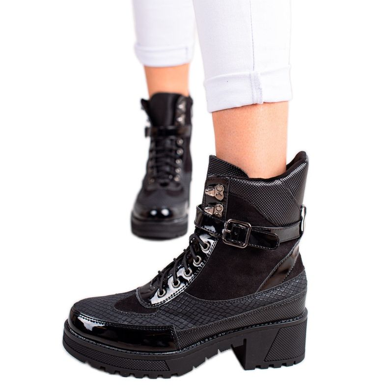 Queen Vivi Stylish Black Workers