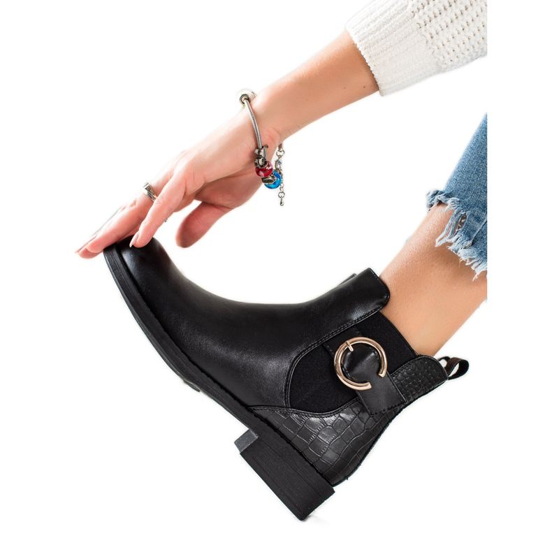 TRENDI Boots With A Gold Buckle black