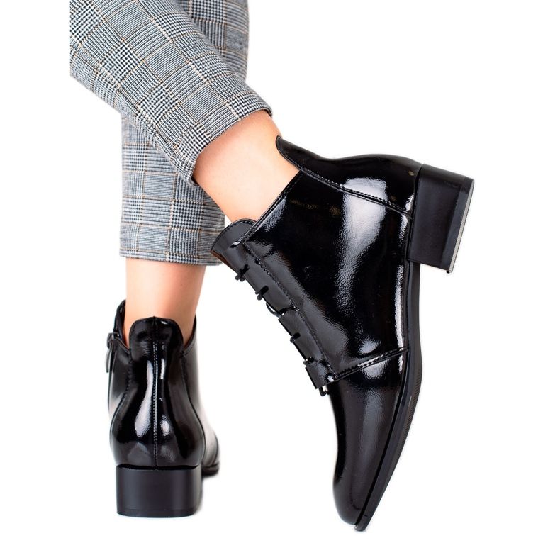 W. Potocki Elegant varnished Potocki boots black