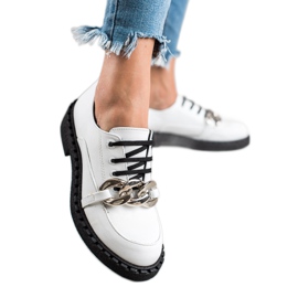 TRENDI Fashionable white shoes TRENDI Fashionable white shoes