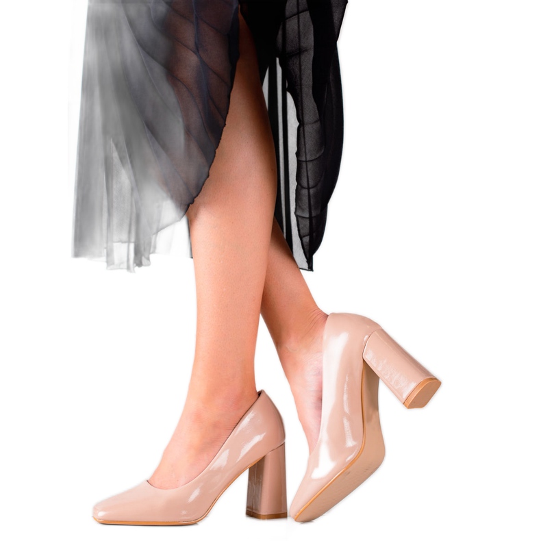 Bestelle Classic lacquered pumps beige