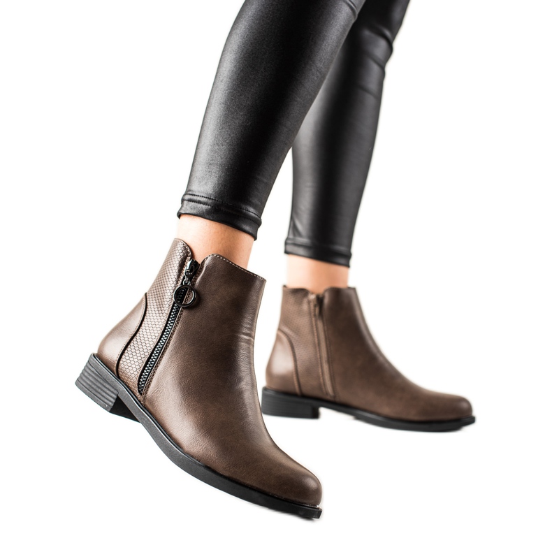 TRENDI Fashionable brown boots