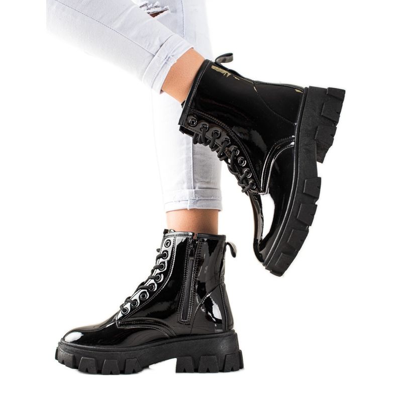 Sergio Todzi Black Trappers On The Platform