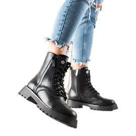 TRENDI Fashionable Black Trappers TRENDI Fashionable Black Trappers