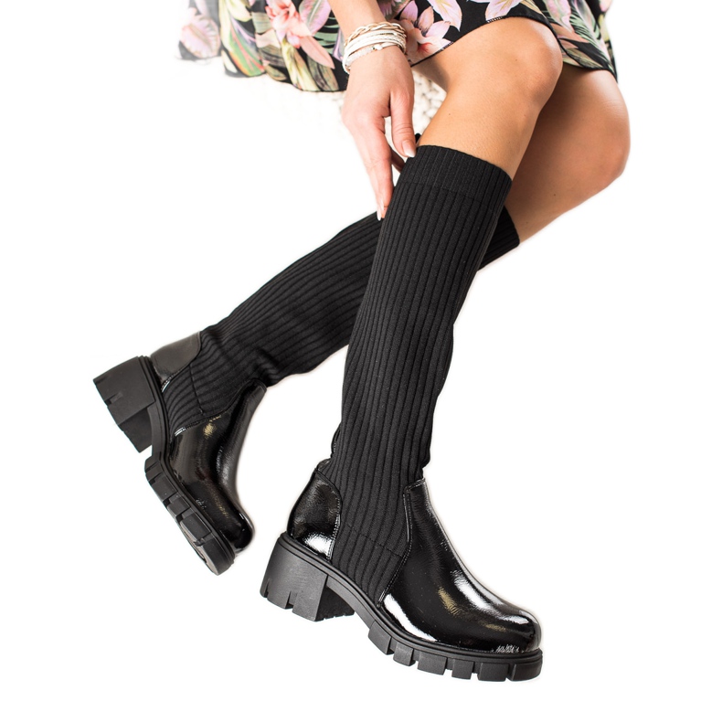 TRENDI Comfortable Slip-On Boots black
