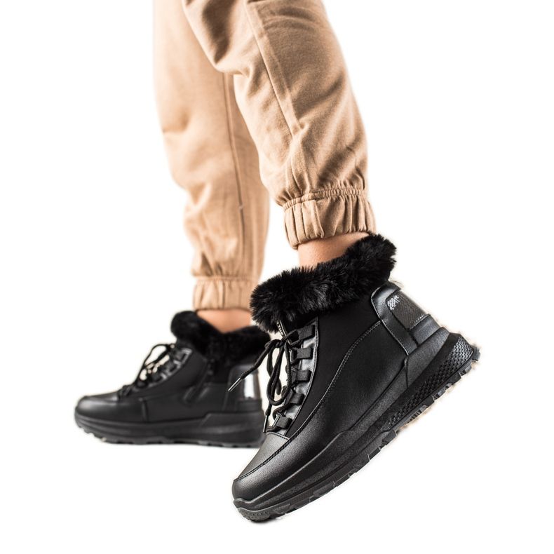 TRENDI Black Snow Boots With Fur