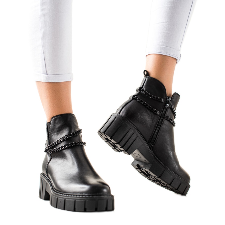 Goodin Boots On The Platform With A Chain black