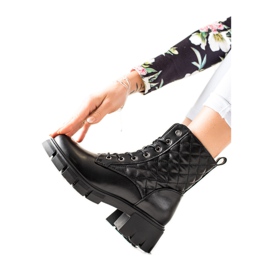 Bestelle Classic Quilted Trappers black Bestelle Classic Quilted Trappers black