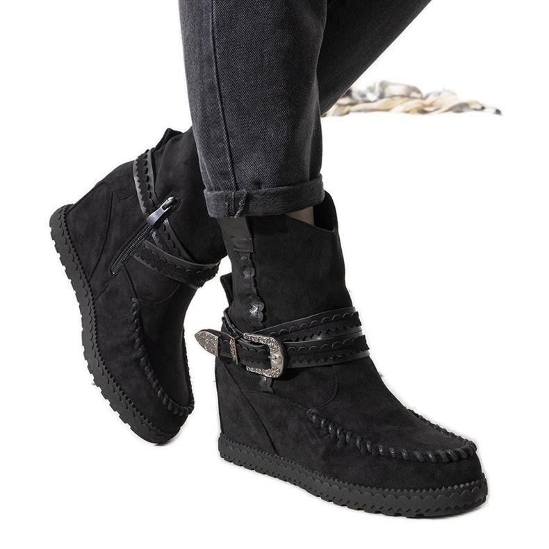 Black women's insulated boots in the style of boho Hanson