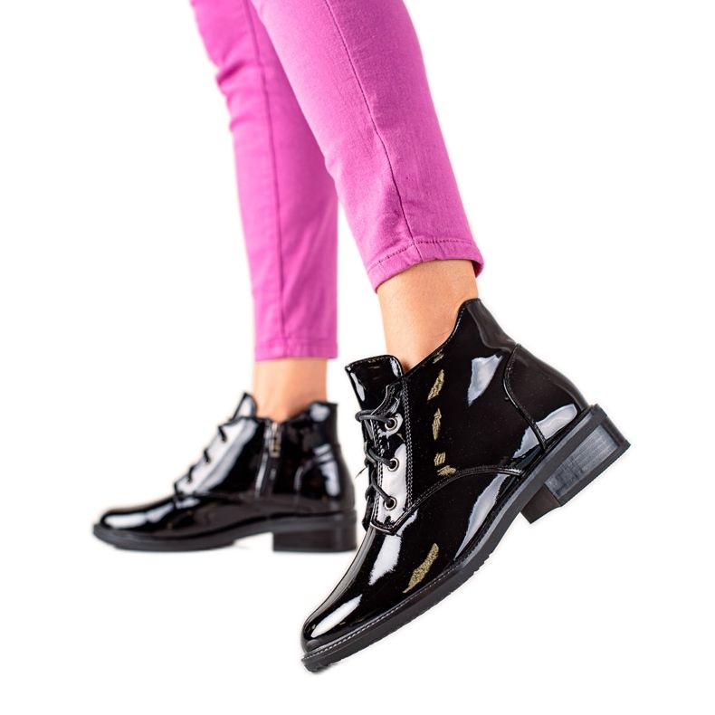 TRENDI Lacquered Black Boots