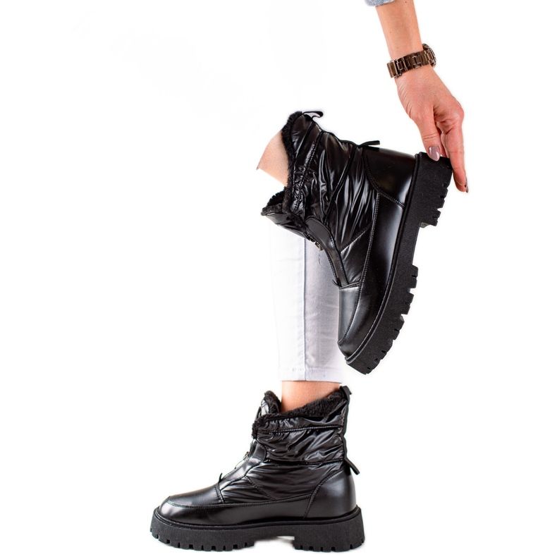 TRENDI Black Shiny Snow Boots