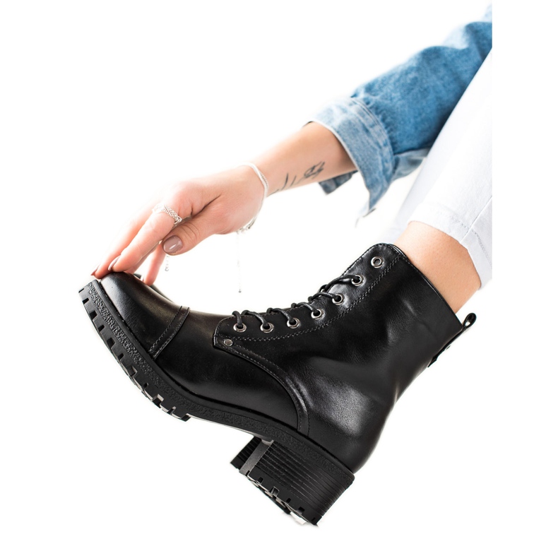 TRENDI Flat Heel Boots black