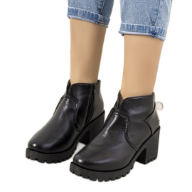 Black insulated boots on the Sennet post Black insulated boots on the Sennet post