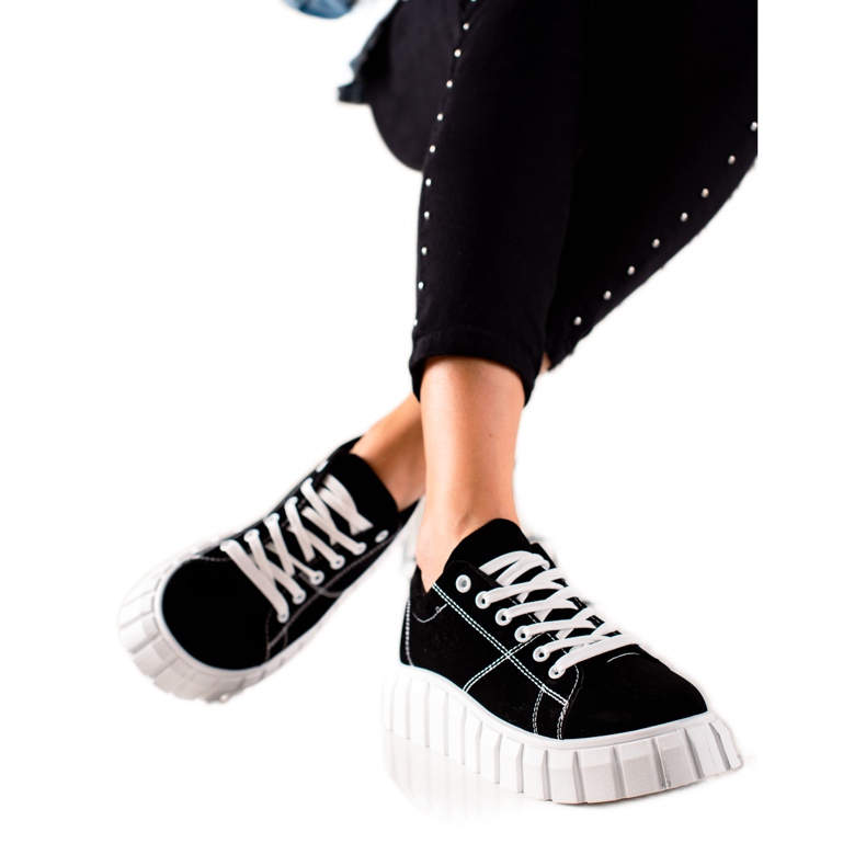 TRENDI Black Sneakers On The Platform